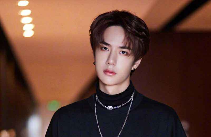 《天天向上》王一博与胡兵一起下厨，展示了一手滑板绝技