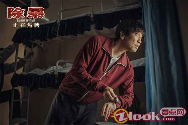 1.王千源登高观察“老鹰帮”动向 《除暴》位列2020国产电影票房第七 原班人马打造《除暴2》敬请期待