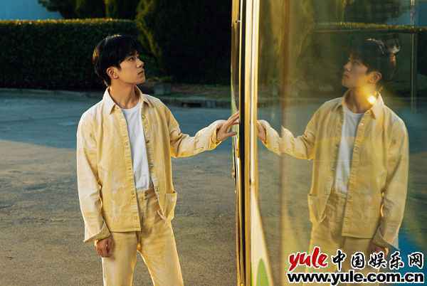 易烊千玺发布翻唱专辑《后座剧场》 回忆旧时光蓄能再出发