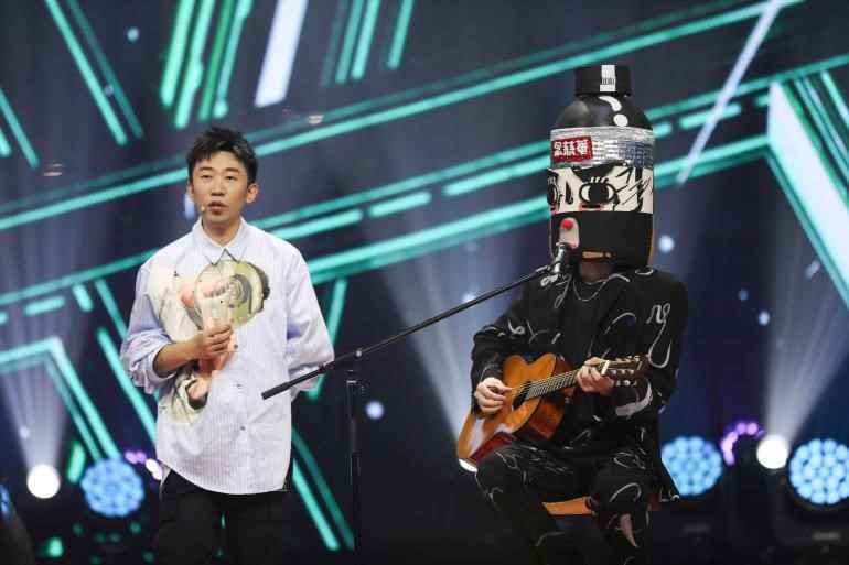 隔壁老樊《蒙面唱将》面具都挡不住的魅力,一开口就藏不住了