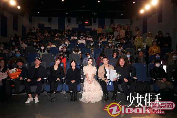 电影《少女佳禾》首映好评如潮 邓恩熙胡先煦“神仙兄妹情”惹人羡