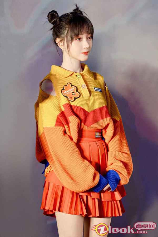 《沐浴之王》举办首映礼 卜冠今着糖果系套装现身