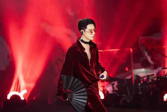 张艺兴唱作人挑战Rap圆“武侠梦” “我不想输,但不怕输”