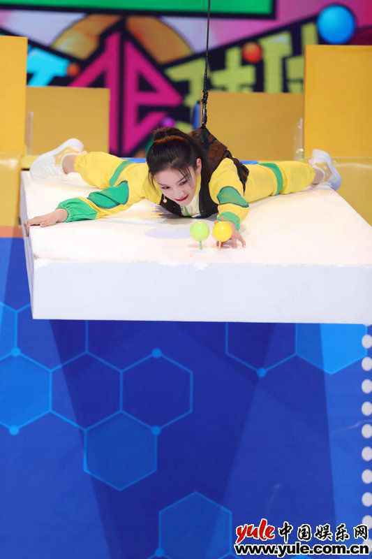 《疯狂的球球》黄奕经典女神风采不减，青春男神李智楠打破“球王”纪录？