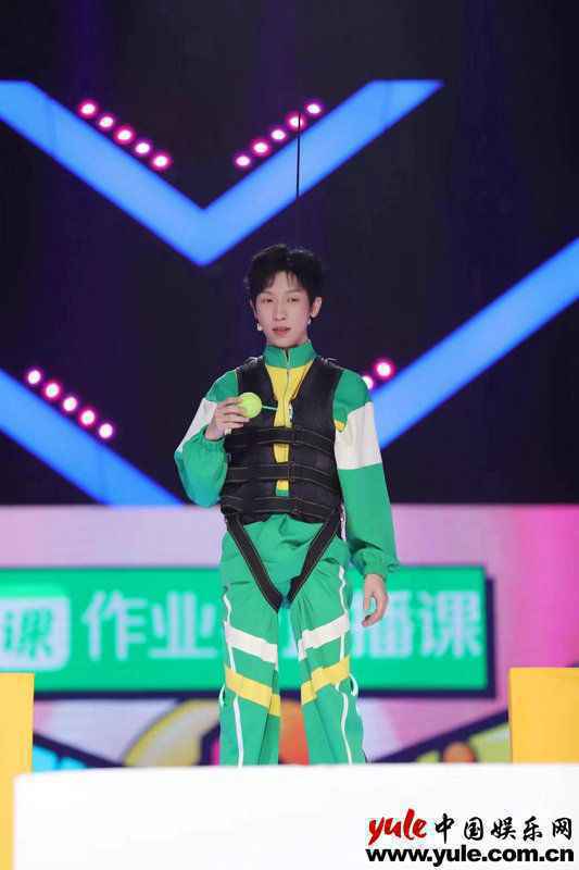 《疯狂的球球》黄奕经典女神风采不减，青春男神李智楠打破“球王”纪录？