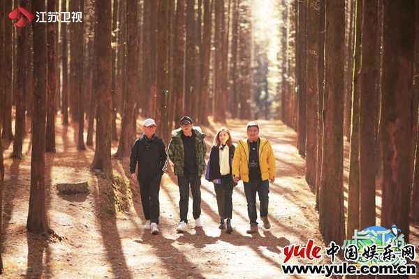 《从长江的尽头回家》重庆站收官 孟非赏山景连连赞叹 冯提莫唱山歌婉转动听