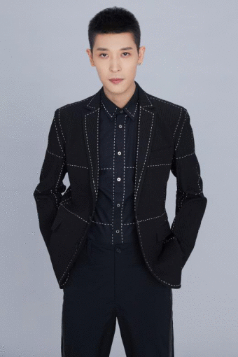 张赫宣在《黑白禁区》展开“较量”，以铁汉柔情燃爆心中热血