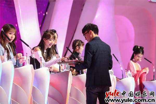 “火锅一样的爱情”、“给我一首歌的时间” 今晚《非诚勿扰》太文艺！