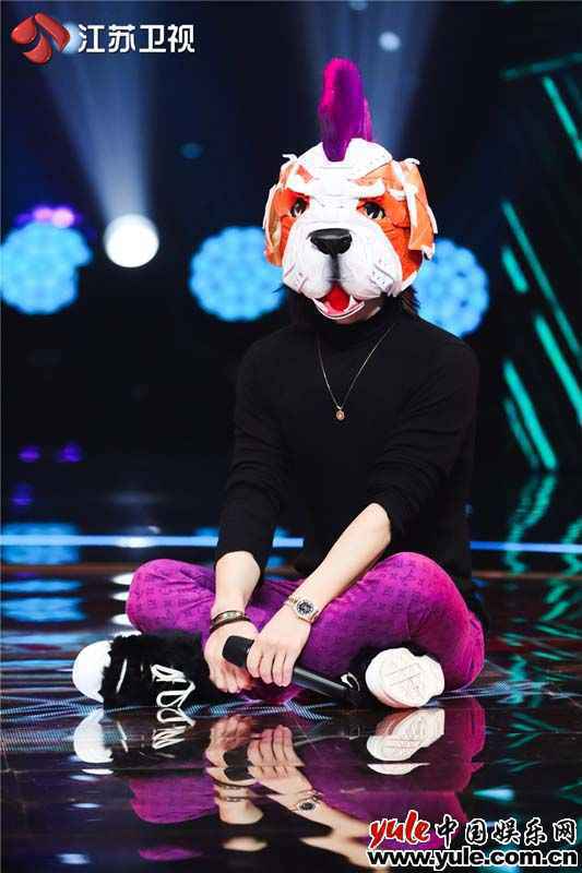 3.这只英斗不好惹 蒙面男团集体热舞活力开场 六位唱将甜蜜配对联袂欢唱