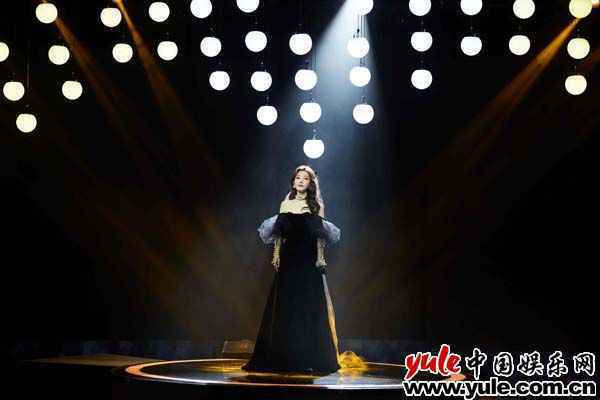 冯提莫生日会全开麦惊艳全场 新歌《光》首唱引期待