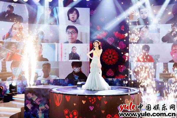 冯提莫生日会全开麦惊艳全场 新歌《光》首唱引期待