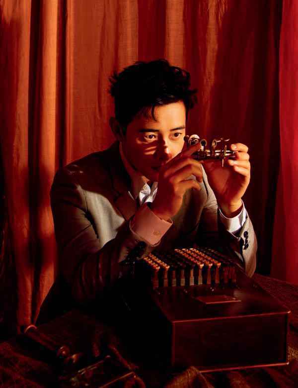 罗晋 | 享可受控的紧张感