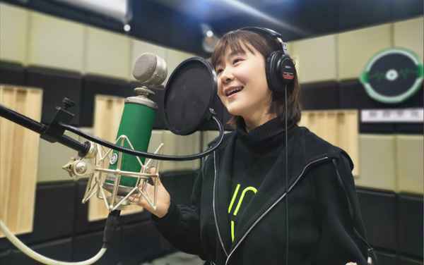 吴瑕新歌发布《心还会有些痛》全是细节