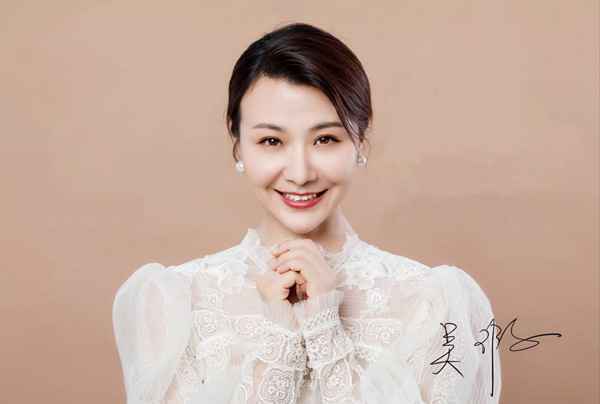 吴瑕新歌发布《心还会有些痛》全是细节