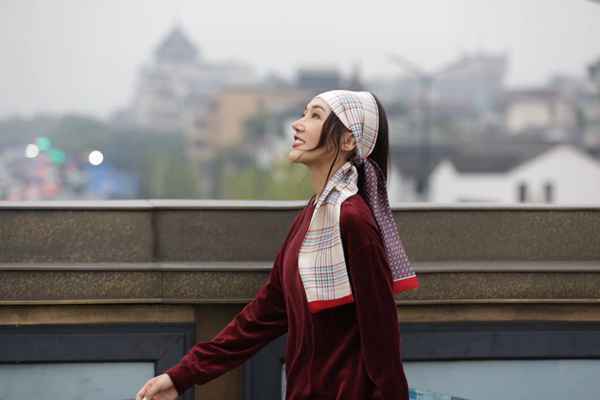 「甜美蜜嗓女孩」麒霏最新单曲〈故事继续写〉