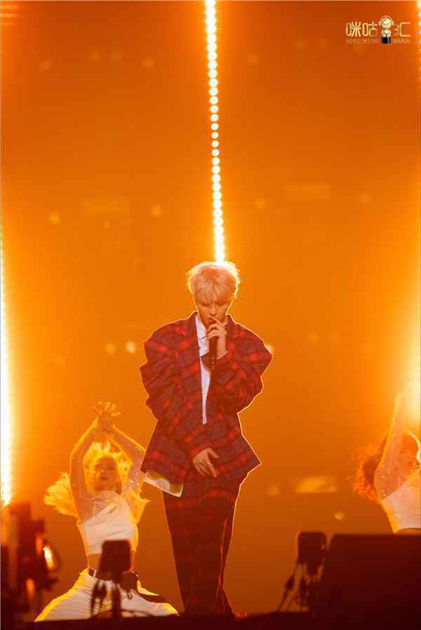 蔡徐坤斩获第十四届咪咕汇多个音乐奖项