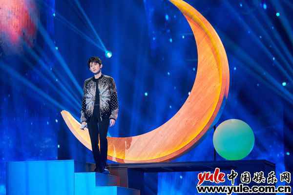 王源《我们的歌》首唱原创新歌 《离家的人才会想听的故事》扣人心弦