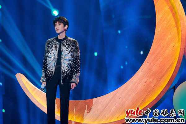 王源《我们的歌》首唱原创新歌 《离家的人才会想听的故事》扣人心弦