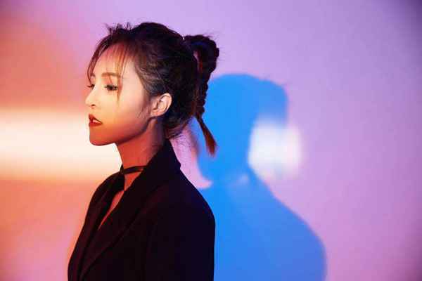 歌手茹雪（天蝎雪）大热单曲《爱我就别想太多》 聆听爱的故事