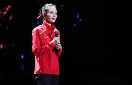 跳水传奇吴敏霞跨界温暖献唱 不忘初心催泪全场