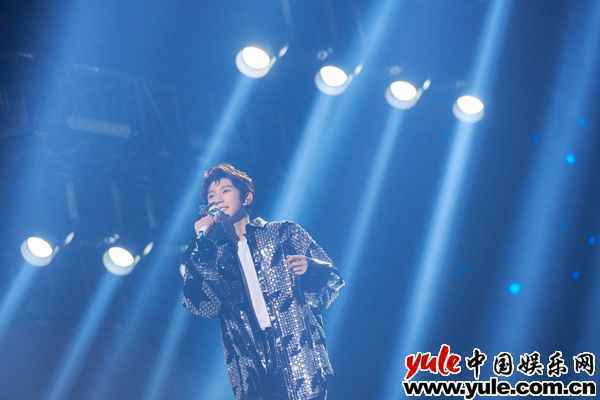 王源《我们的歌》迎收官之战 重唱原创作词曲目《彩虹云朵》甜翻全场