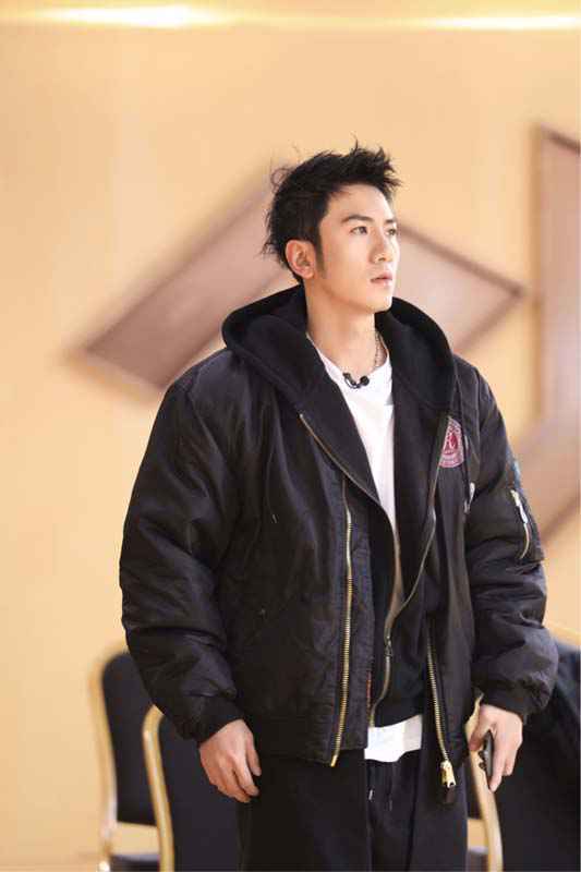 肖顺尧《追光吧！哥哥》身负重担 努力前行期待涅槃《重生》