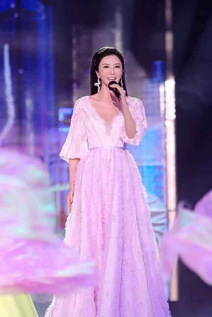 伊丽媛再度受邀出席中央广播电视总台跨年盛典 重星云集与你共同跨年！