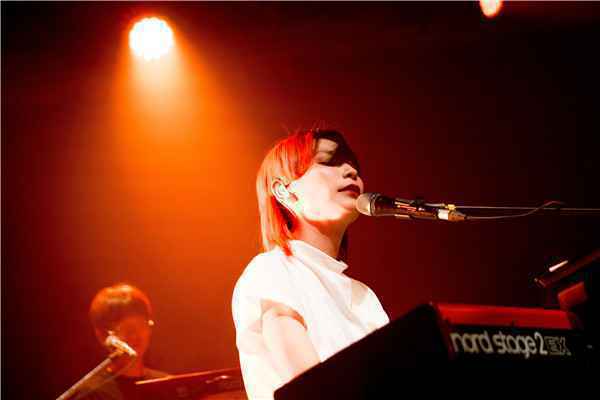 相隔9个月开唱 Tizzy Bac 2020首场演出