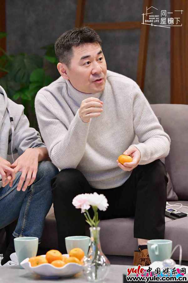 《同一屋檐下》太上头！刘可力迷惑行为引热议，陈建斌吐槽：性格悲剧