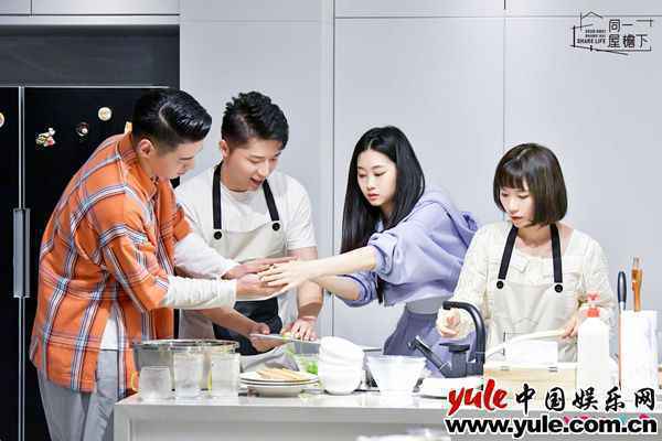 《同一屋檐下》太上头！刘可力迷惑行为引热议，陈建斌吐槽：性格悲剧