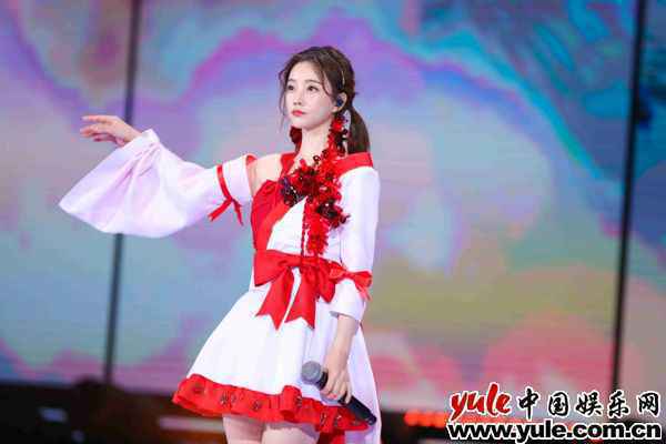 冯提莫清新甜美 冯提莫受邀东方B站双跨年 人气唱功双发力