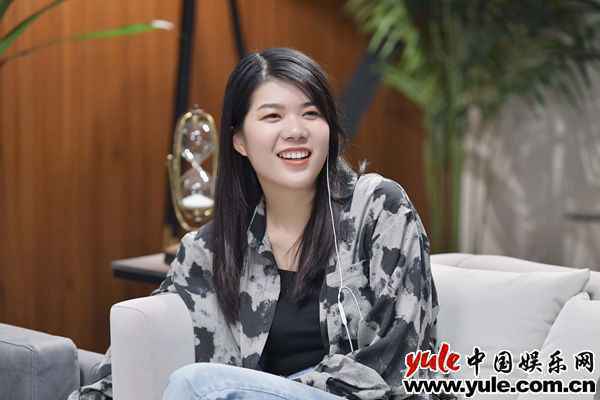 开年暖综《同一屋檐下》即将上线！邓紫棋尽显吃瓜少女本质