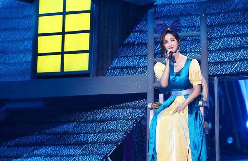 《王牌对王牌》当中，张歆艺爆料华晨宇曾有跳楼想法，关晓彤酸了