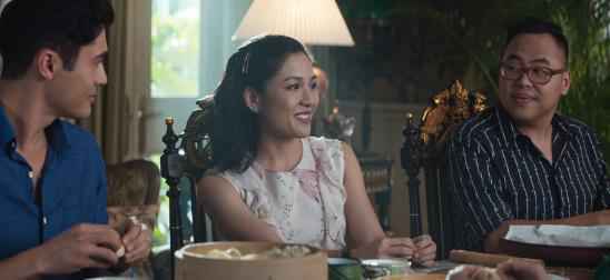 《摘金奇缘》发布“舌尖情缘”片段 浪漫爱情成观影首选