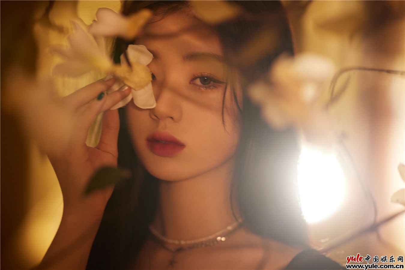 单依纯《在夜里跳舞》柔情上线 城市角落浇铸一人舞台