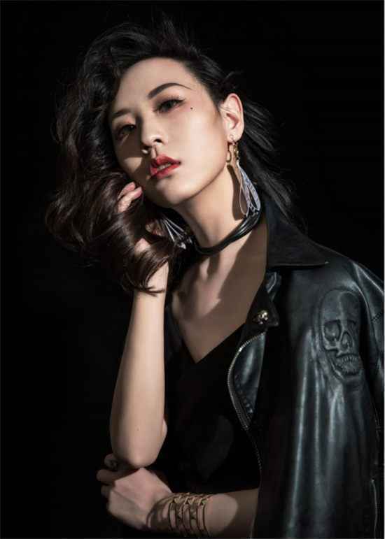 刘文君原创单曲《清晰的悲伤》MV首发