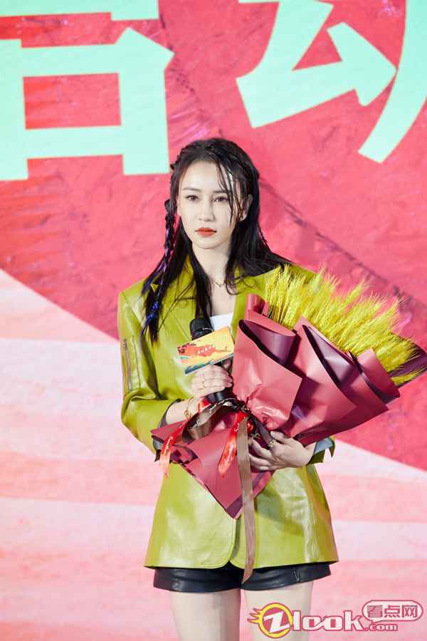 母其弥雅俏皮亮相新片《哈丘爱美丽》启动发布会 一改酷girl形象首演爱情喜剧