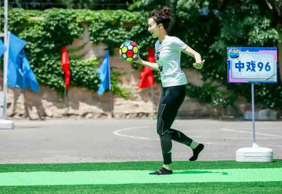 《青春同学会》张彬彬惊喜探班秀厨艺 韩东君激动送抱抱