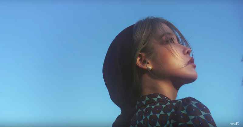 IU 敲定发片日期!最新预告片神秘而美丽