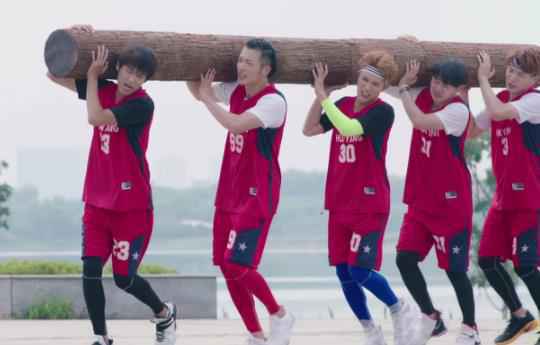 《热血狂篮》华阳球队新教练上任 “破坏”佟梦实邢菲约会