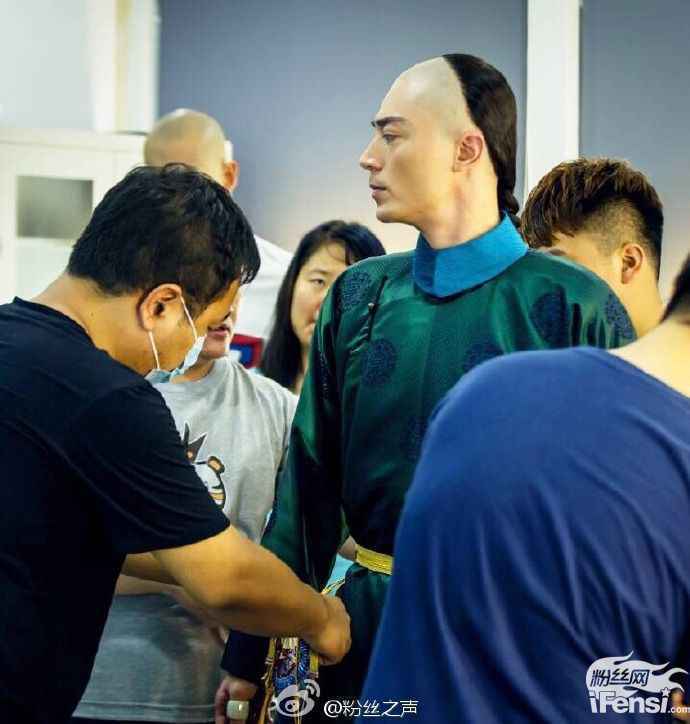 《如懿传》开机 感受下光头霍建华魅力