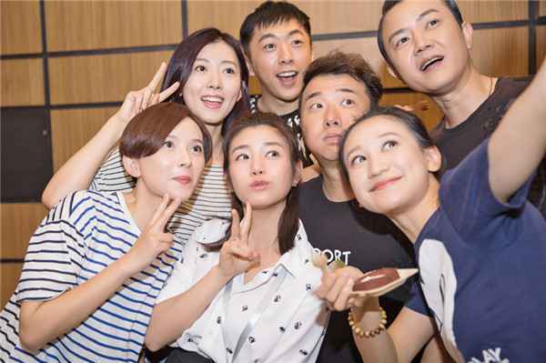 陈妍希片场庆生 首开直播致谢粉丝