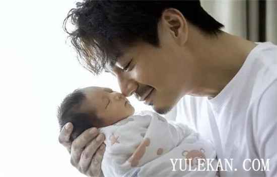 罗仲谦给女儿取名叫什么？杨怡当妈妈时多少岁？