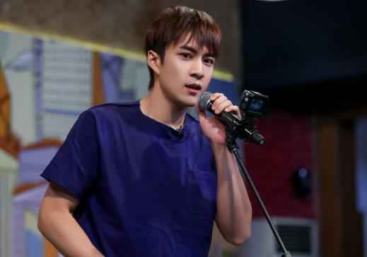 “无辜CP”《青春同学会》再重逢,韩东君王彦霖激动相拥转圈圈