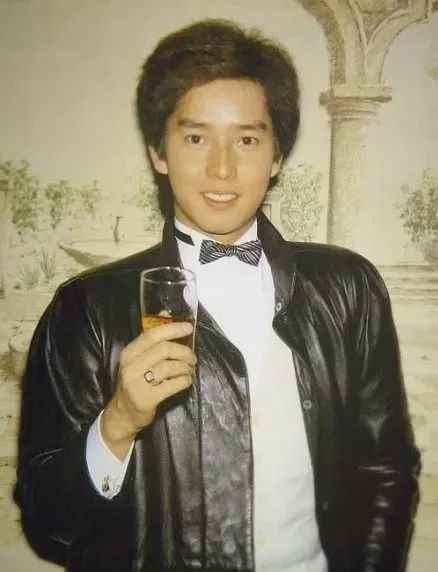 香港十大歌星红黑粉榜单，陈奕迅不在前五，谭咏麟垫底