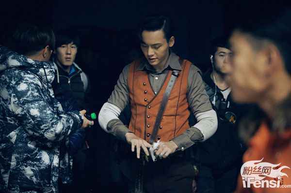 六月播!老九门曝陈伟霆最新剧照 细节图