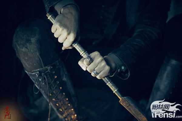 六月播!老九门曝陈伟霆最新剧照 细节图