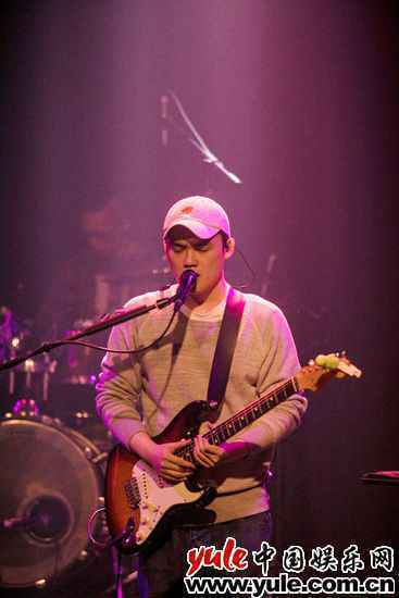 知更 金音奖黑马知更为Hebe万芳写歌 组乐团“hue”发片