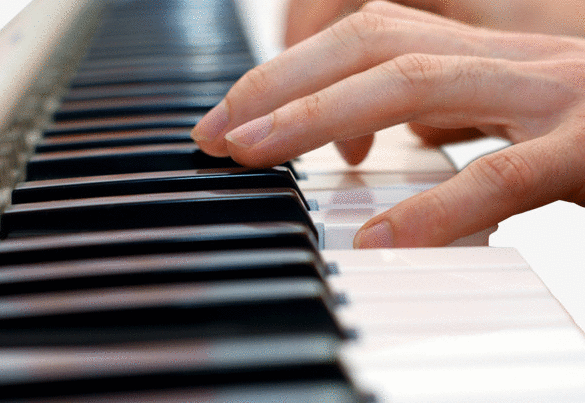 一个人弹琴技术的好坏与什么有关系？