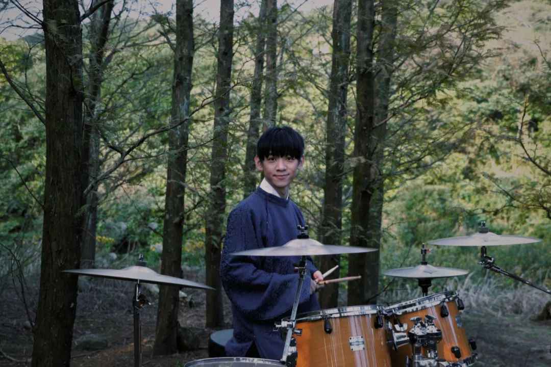 这支MV绝美!邱比发布新歌,优雅气质让人目不转睛